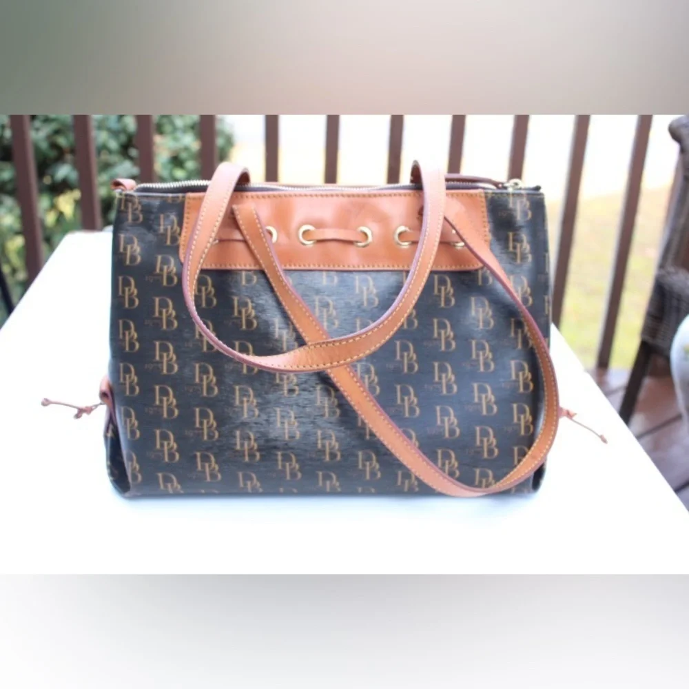 Dooney & Bourke signature logo tassel tote bag